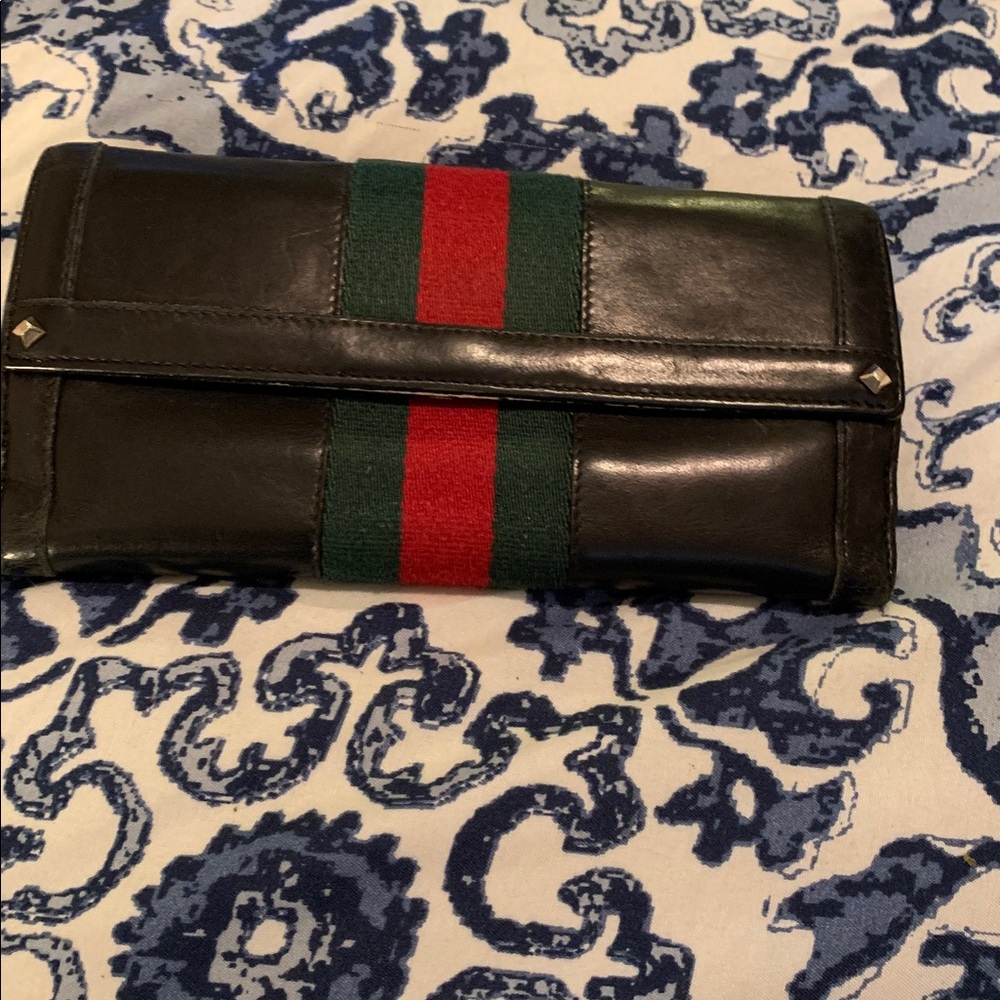 Gucci sherry line wallet. Good condition but snaps aren’t snappy